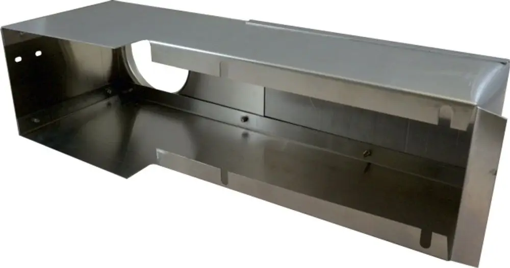 Strömungssicherung aus Aluminium, hergestellt von Wolf. Das Produkt zeigt eine offene Konstruktion mit Befestigungslöchern und einer runden Öffnung auf einer Seite.
